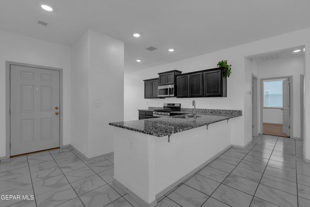 11493 SUNSET VIEW Drive, Socorro, TX 79927