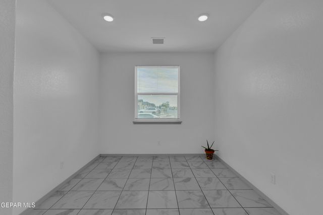 11493 SUNSET VIEW Drive, Socorro, TX 79927