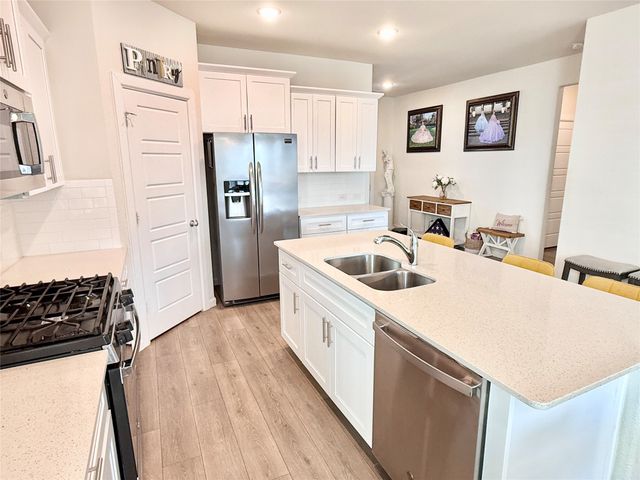 603 Hazeltine Road, Red Oak, TX 75154
