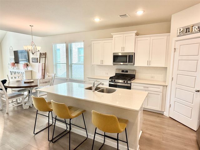 603 Hazeltine Road, Red Oak, TX 75154