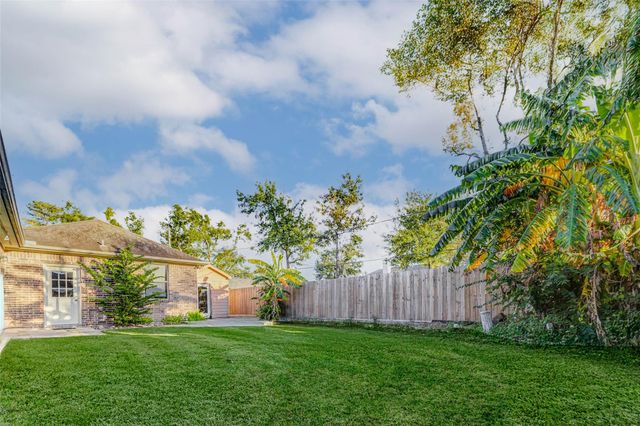 7903 S Wellington Court, Houston, TX 77055