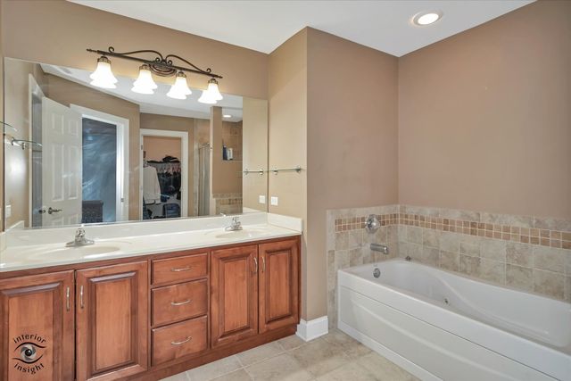 8638 SADDLEBRED Court, Frankfort, IL 60423