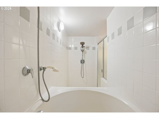 6665 W BURNSIDE St 430, Portland, OR 97210