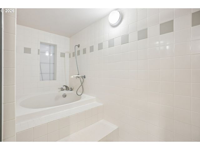 6665 W BURNSIDE St 430, Portland, OR 97210