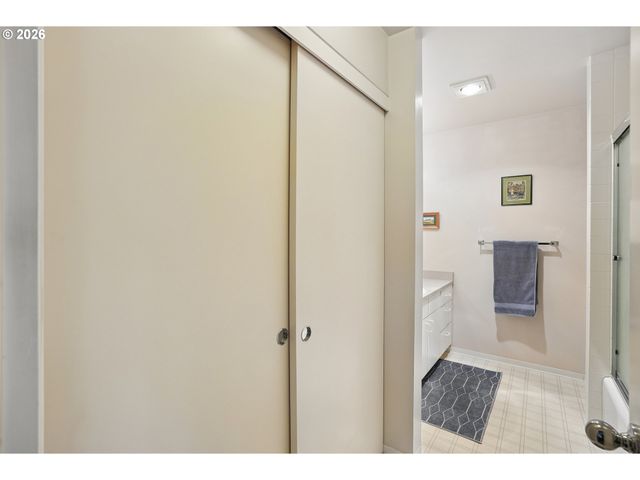 6665 W BURNSIDE St 430, Portland, OR 97210