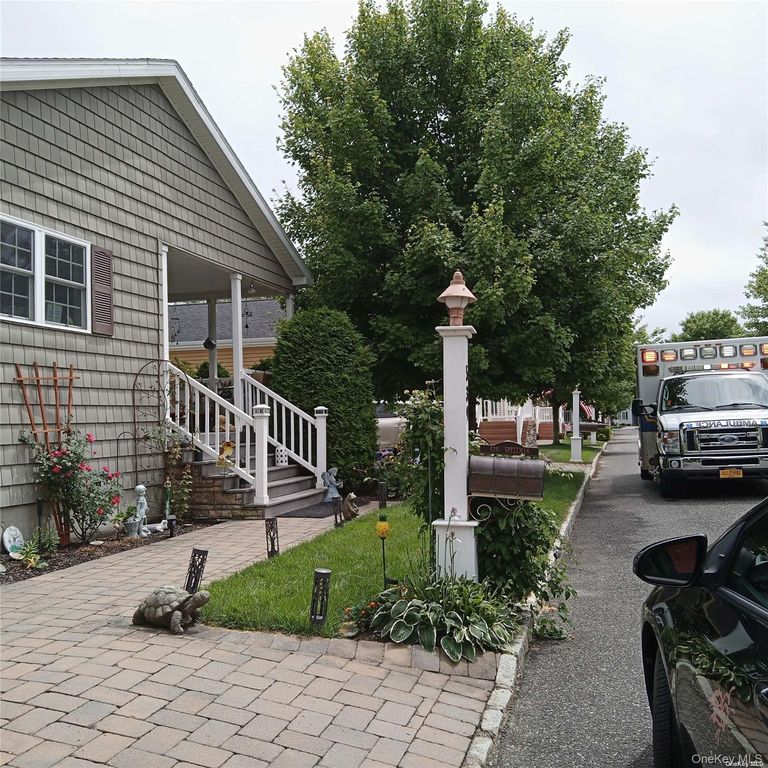 1661- 539 OLD COUNTRY 539, Riverhead, NY 11901