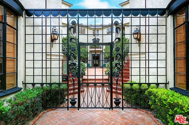 149 S Rodeo Drive, Beverly Hills, CA 90212
