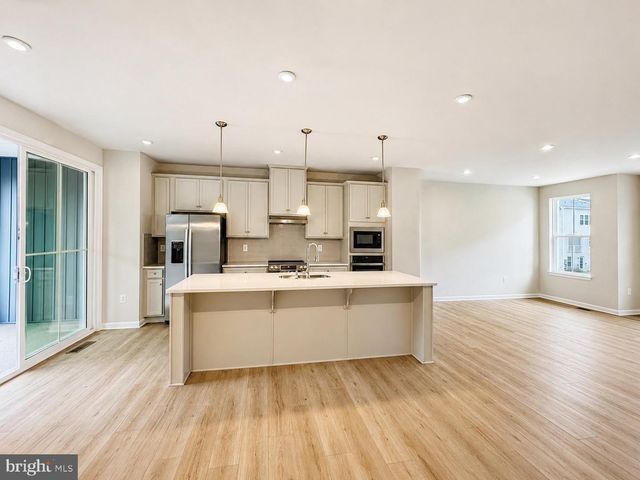 4843 BERRYFIELD LN, Fredericksburg, VA 22408