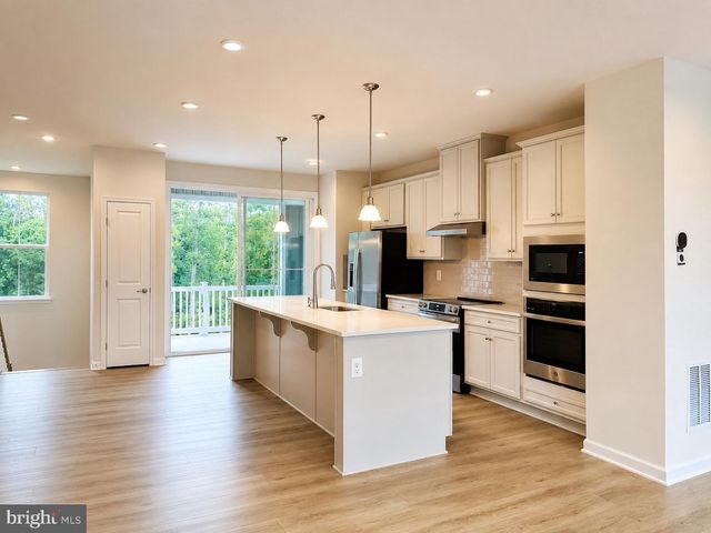 4843 BERRYFIELD LN, Fredericksburg, VA 22408
