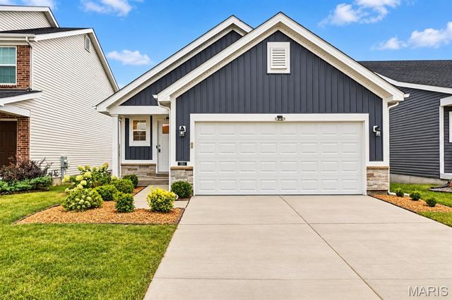 284 Crestfield Court, St Charles, MO 63301