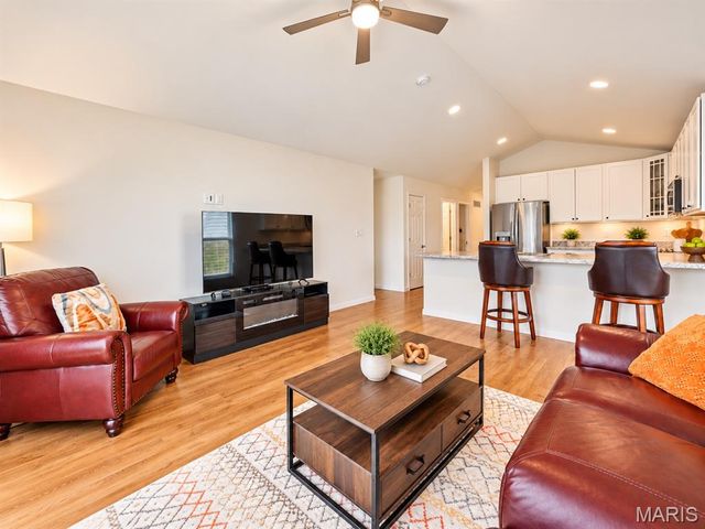 284 Crestfield Court, St Charles, MO 63301