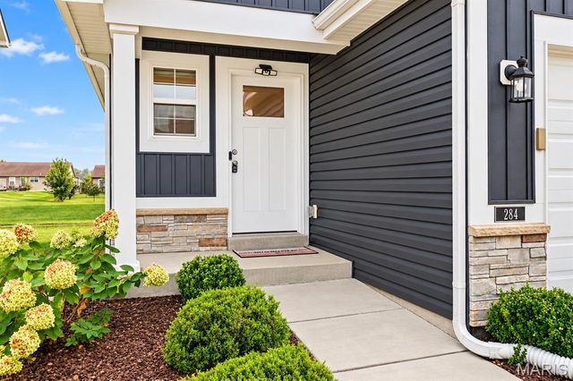 284 Crestfield Court, St Charles, MO 63301