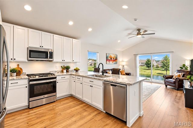 284 Crestfield Court, St Charles, MO 63301