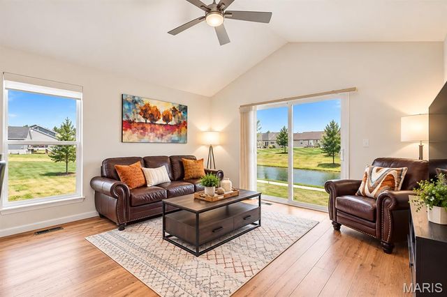284 Crestfield Court, St Charles, MO 63301