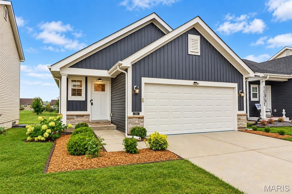 284 Crestfield Court, St Charles, MO 63301