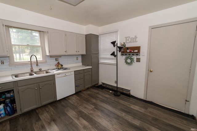 22 Shore Manor Court, Bristol, IN 46507