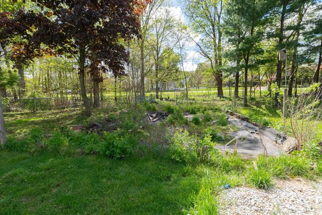 22 Shore Manor Court, Bristol, IN 46507