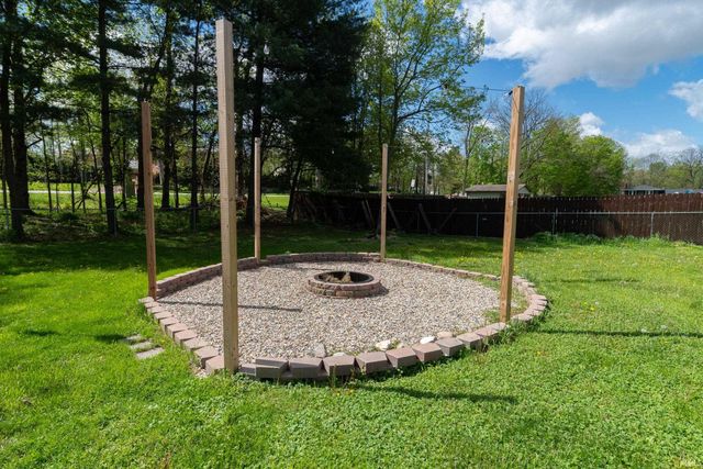 22 Shore Manor Court, Bristol, IN 46507