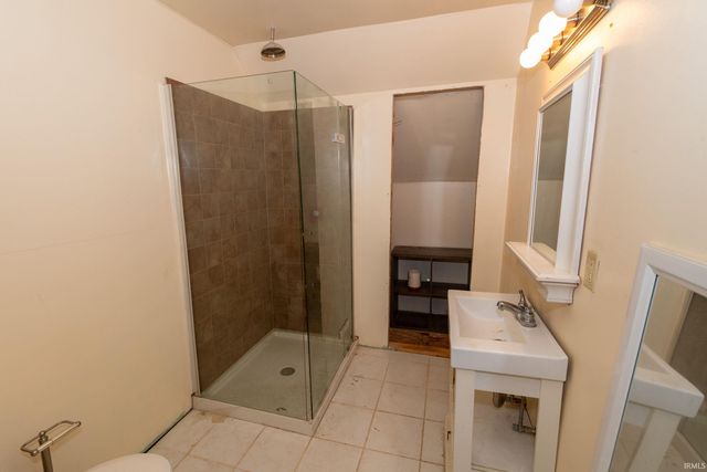 22 Shore Manor Court, Bristol, IN 46507