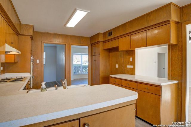 150 Sprucewood, San Antonio, TX 78216