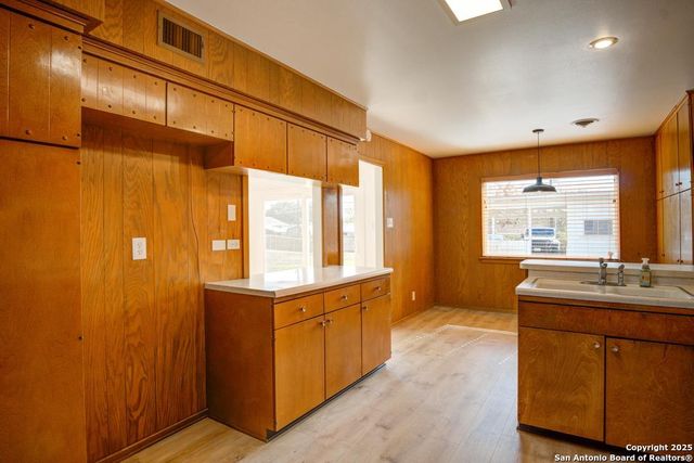 150 Sprucewood, San Antonio, TX 78216