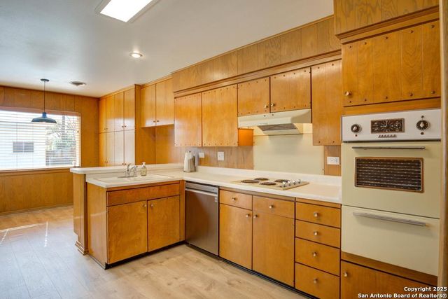 150 Sprucewood, San Antonio, TX 78216