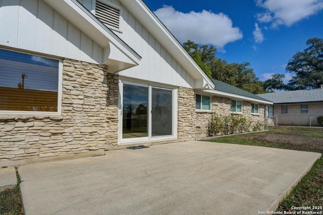 150 Sprucewood, San Antonio, TX 78216