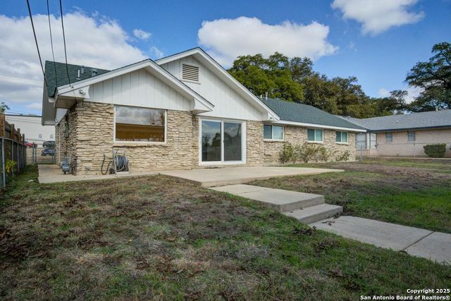150 Sprucewood, San Antonio, TX 78216