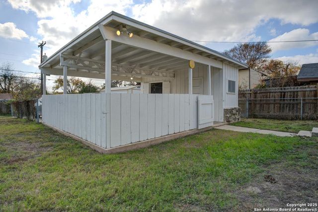 150 Sprucewood, San Antonio, TX 78216