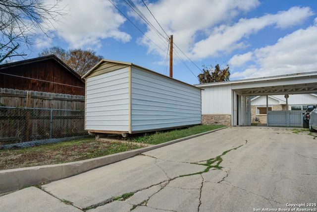 150 Sprucewood, San Antonio, TX 78216