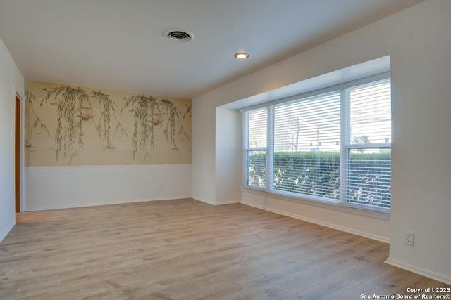 150 Sprucewood, San Antonio, TX 78216