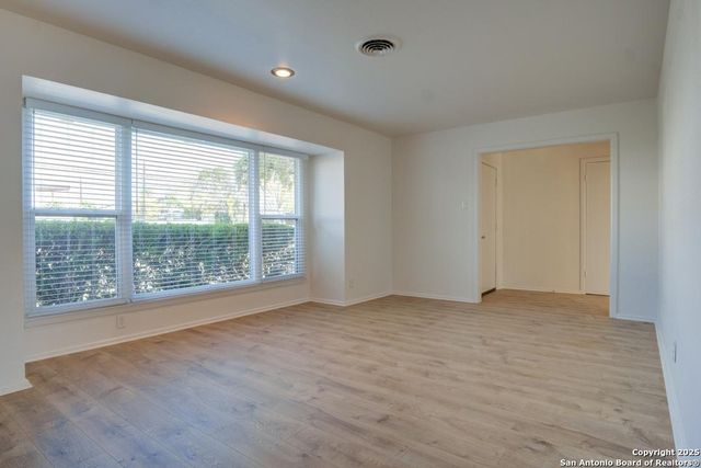 150 Sprucewood, San Antonio, TX 78216