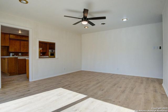 150 Sprucewood, San Antonio, TX 78216