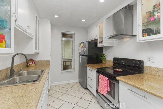 1000 W Macarthur Boulevard 18, Santa Ana, CA 92707