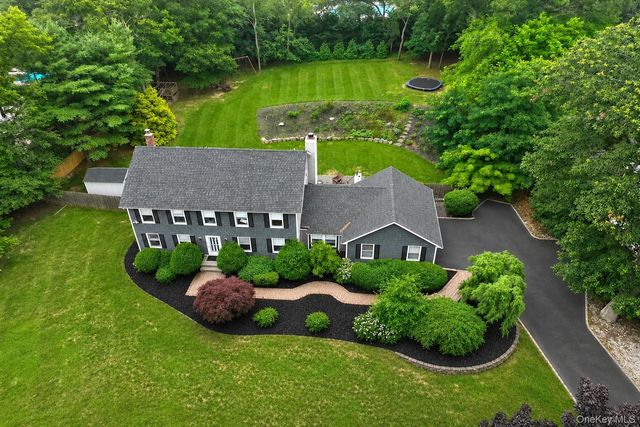 2 Buckingham Meadow Road, East Setauket, NY 11733
