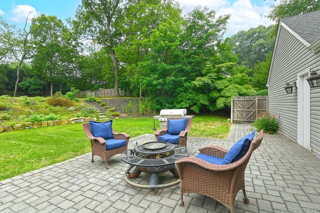 2 Buckingham Meadow Road, East Setauket, NY 11733