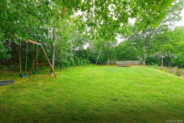 2 Buckingham Meadow Road, East Setauket, NY 11733