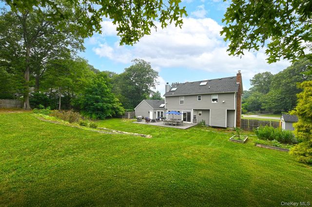 2 Buckingham Meadow Road, East Setauket, NY 11733