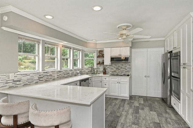 2 Buckingham Meadow Road, East Setauket, NY 11733