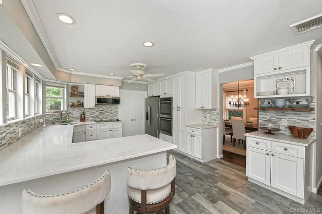 2 Buckingham Meadow Road, East Setauket, NY 11733