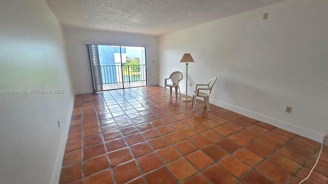 9688 Fontainebleau Blvd 702, Miami, FL 33172