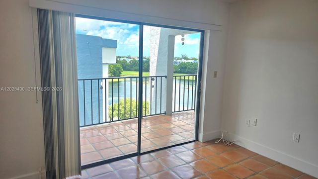 9688 Fontainebleau Blvd 702, Miami, FL 33172