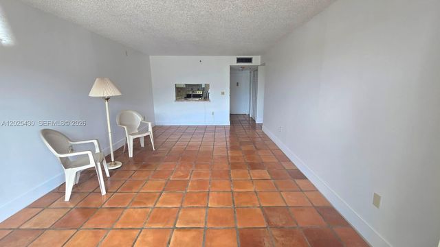 9688 Fontainebleau Blvd 702, Miami, FL 33172