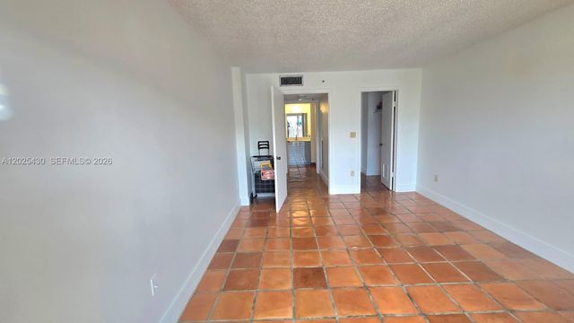 9688 Fontainebleau Blvd 702, Miami, FL 33172