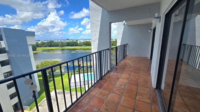9688 Fontainebleau Blvd 702, Miami, FL 33172