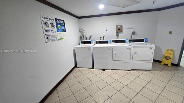 9688 Fontainebleau Blvd 702, Miami, FL 33172