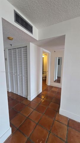 9688 Fontainebleau Blvd 702, Miami, FL 33172