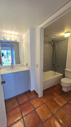 9688 Fontainebleau Blvd 702, Miami, FL 33172