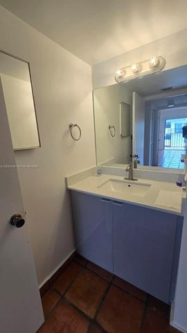 9688 Fontainebleau Blvd 702, Miami, FL 33172