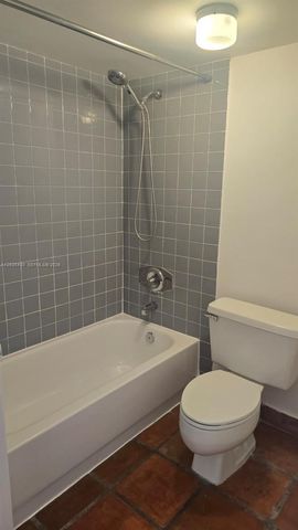 9688 Fontainebleau Blvd 702, Miami, FL 33172